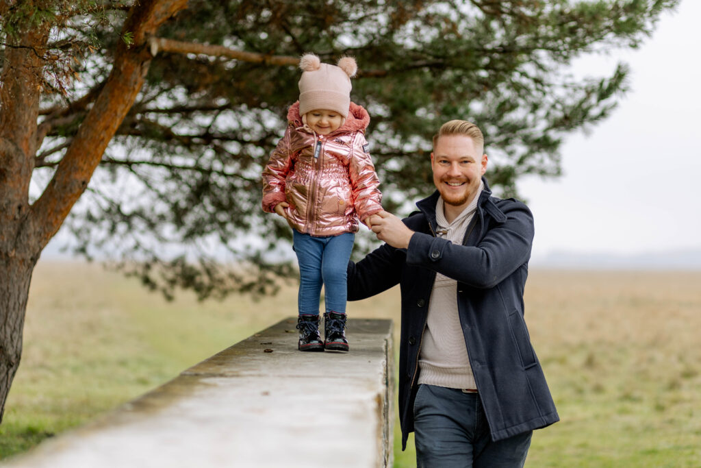 Familienshooting München – natürliche Familienfotos im Freien